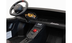 Pojazd elektryczny Lamborghini Aventador SV, biały