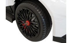 Pojazd elektryczny Lamborghini Aventador SV, biały
