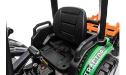 Traktor MEGA D68 z przyczepą, zielony