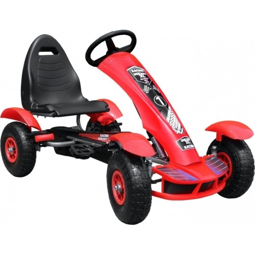 Duży gokart z pompowanymi czerwonymi kołami