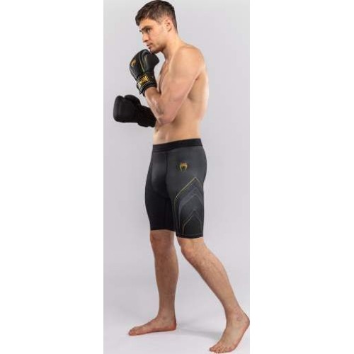 Spodenki Venum Streamline Vale Tudo – czarno-złote