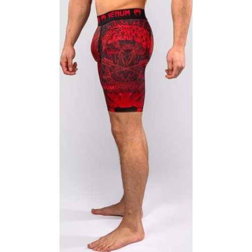 Spodenki Venum Wolf Atak Vale Tudo – czarno-czerwone