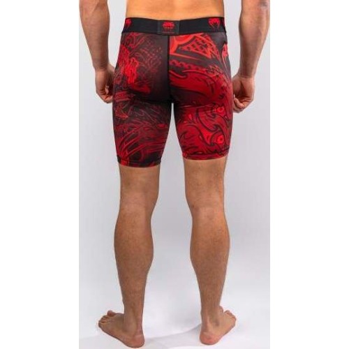 Spodenki Venum Wolf Atak Vale Tudo – czarno-czerwone