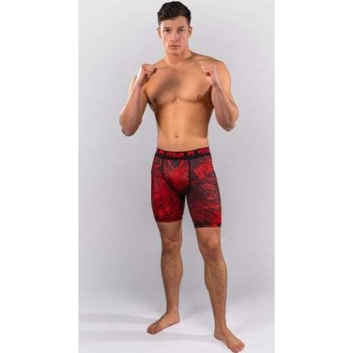 Spodenki Venum Wolf Atak Vale Tudo – czarno-czerwone