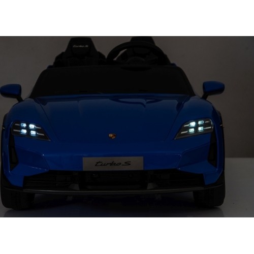 Pojazd elektryczny Porsche Taycan Turbo S niebieski