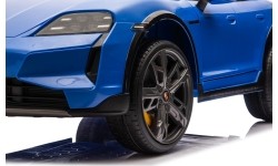 Pojazd elektryczny Porsche Taycan Turbo S niebieski