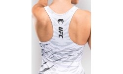 Damska dopasowana koszulka bez rękawów z wbudowanym stanikiem UFC Fusion by Venum Authentic Fight Night – biała