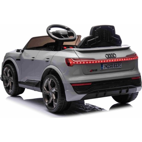 Pojazd elektryczny Audi SQ8, szary