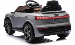 Pojazd elektryczny Audi SQ8, szary