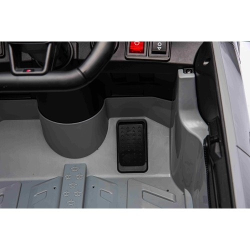 Pojazd elektryczny Audi SQ8, szary