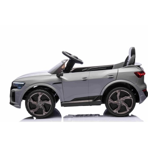 Pojazd elektryczny Audi SQ8, szary