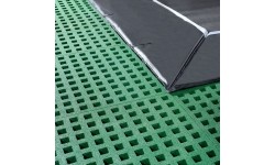 Trampolina gruntowa EXIT Dynamic 244x427 cm z płytami bezpieczeństwa Freezone, czarna