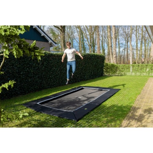 Trampolina gruntowa EXIT Dynamic 244x427 cm z płytami bezpieczeństwa Freezone, czarna