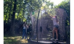 Trampolina gruntowa EXIT Silhouette ø244 cm z siatką ochronną – czarna
