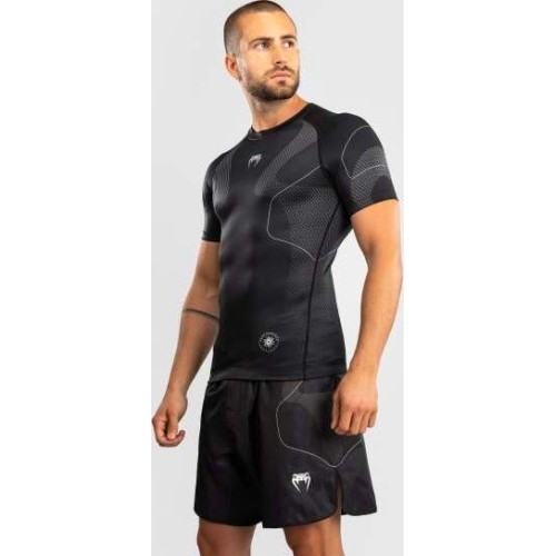 Koszulka rashguard Venum Nexus z krótkim rękawem - czarno-srebrna