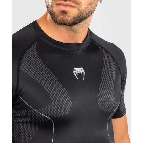 Koszulka rashguard Venum Nexus z krótkim rękawem - czarno-srebrna