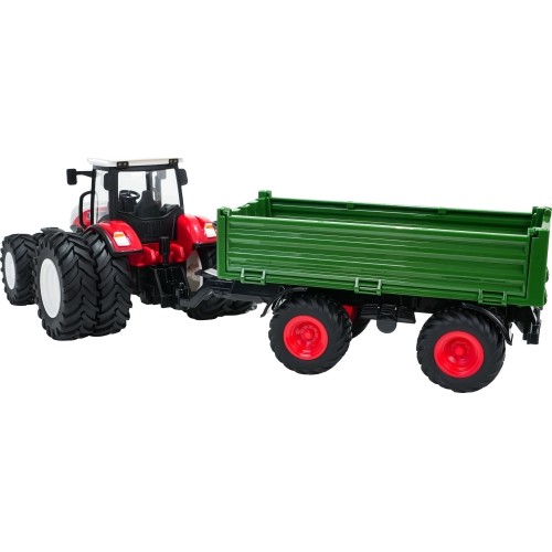 Czerwony traktor zdalnie sterowany z zieloną naczepą