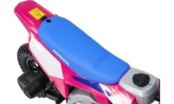 Motocykl elektryczny Honda CFR450R, różowy