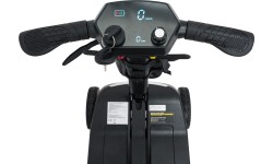 Elektryczny czterokołowy skuter dla seniorów SeniorStar, czarny