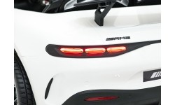 Pojazd elektryczny Mercedes Benz GT63 AMG biały