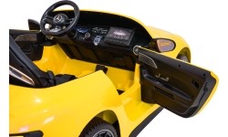 Pojazd elektryczny Mercedes Benz GT63 AMG, żółty