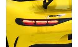Pojazd elektryczny Mercedes Benz GT63 AMG, żółty