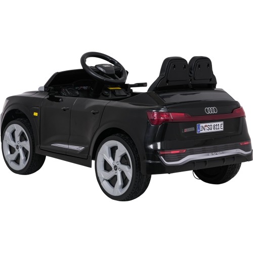 Pojazd elektryczny Audi SQ8, czarny