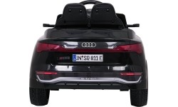 Pojazd elektryczny Audi SQ8, czarny