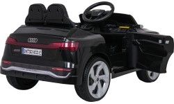Pojazd elektryczny Audi SQ8, czarny