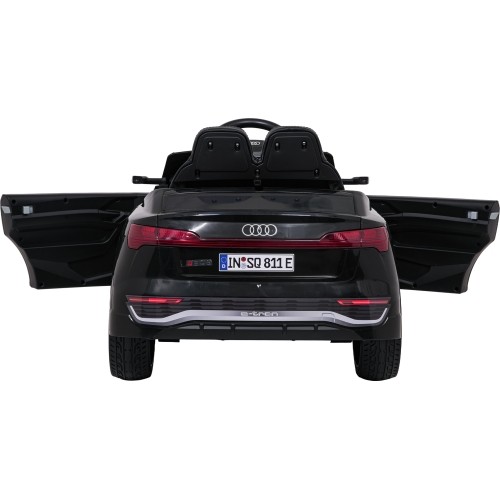 Pojazd elektryczny Audi SQ8, czarny