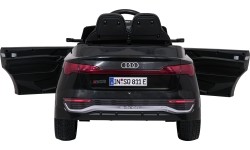 Pojazd elektryczny Audi SQ8, czarny