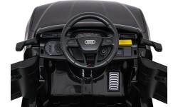 Pojazd elektryczny Audi SQ8, czarny