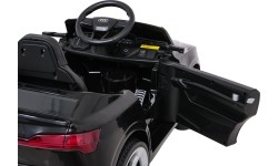 Pojazd elektryczny Audi SQ8, czarny