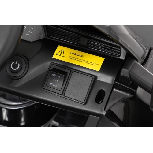 Pojazd elektryczny Audi SQ8, czarny
