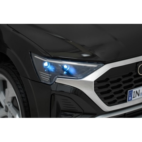 Pojazd elektryczny Audi SQ8, czarny