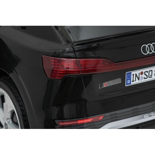 Pojazd elektryczny Audi SQ8, czarny