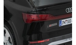 Pojazd elektryczny Audi SQ8, czarny