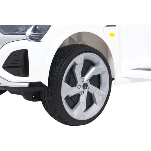Pojazd elektryczny dla dzieci Audi SQ8, biały