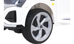 Pojazd elektryczny dla dzieci Audi SQ8, biały