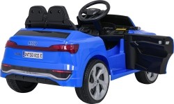 Pojazd elektryczny Audi SQ8, niebieski