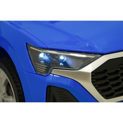 Pojazd elektryczny Audi SQ8, niebieski