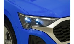 Pojazd elektryczny Audi SQ8, niebieski
