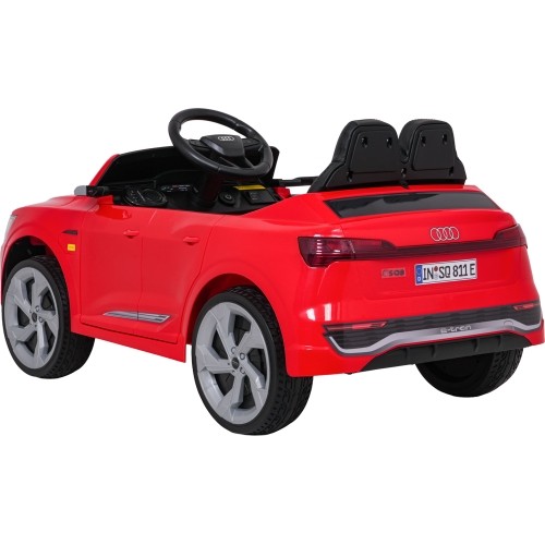 Pojazd elektryczny Audi SQ8, czerwony