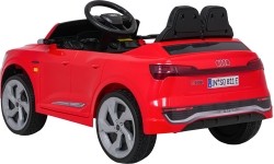 Pojazd elektryczny Audi SQ8, czerwony
