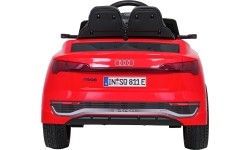 Pojazd elektryczny Audi SQ8, czerwony