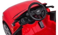 Pojazd elektryczny Audi SQ8, czerwony