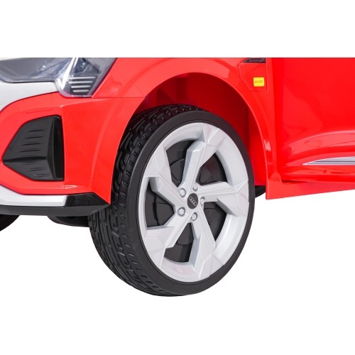 Pojazd elektryczny Audi SQ8, czerwony