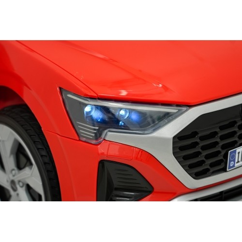 Pojazd elektryczny Audi SQ8, czerwony