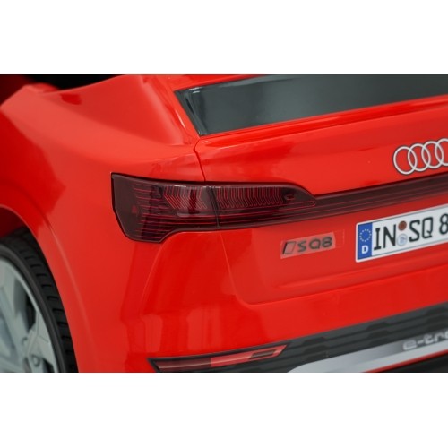 Pojazd elektryczny Audi SQ8, czerwony