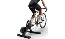 Trenażer Wahoo KICKR Core + kaseta 11-rzędowa